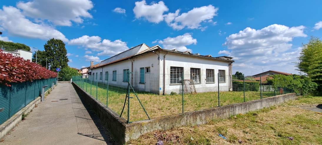 capannone industriale/artigianale con abitazione