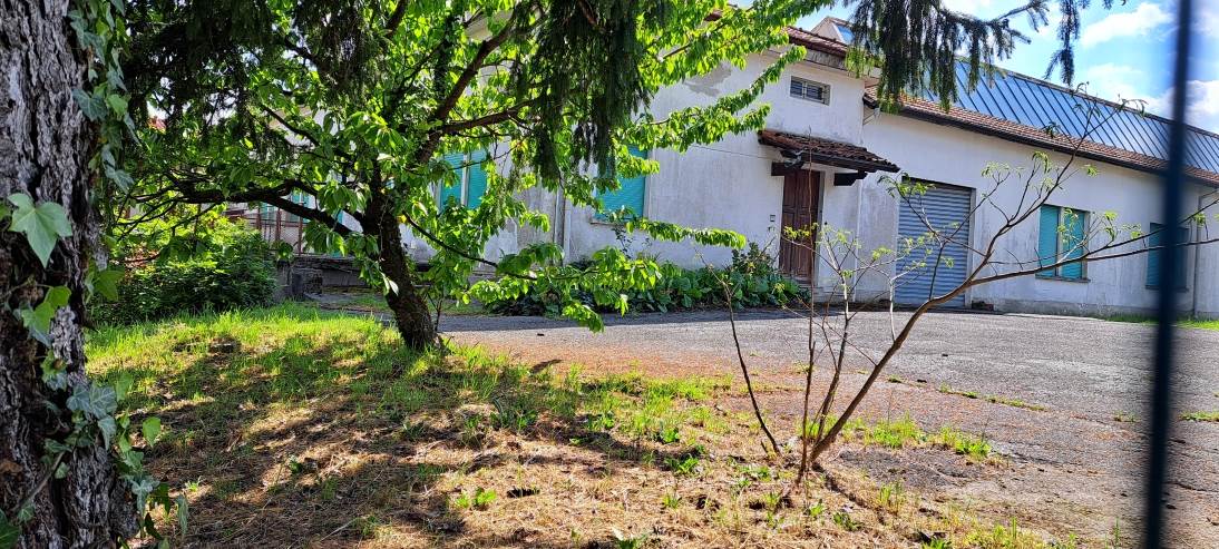 capannone industriale/artigianale con abitazione