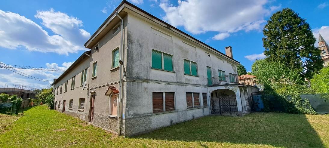 capannone industriale/artigianale con abitazione