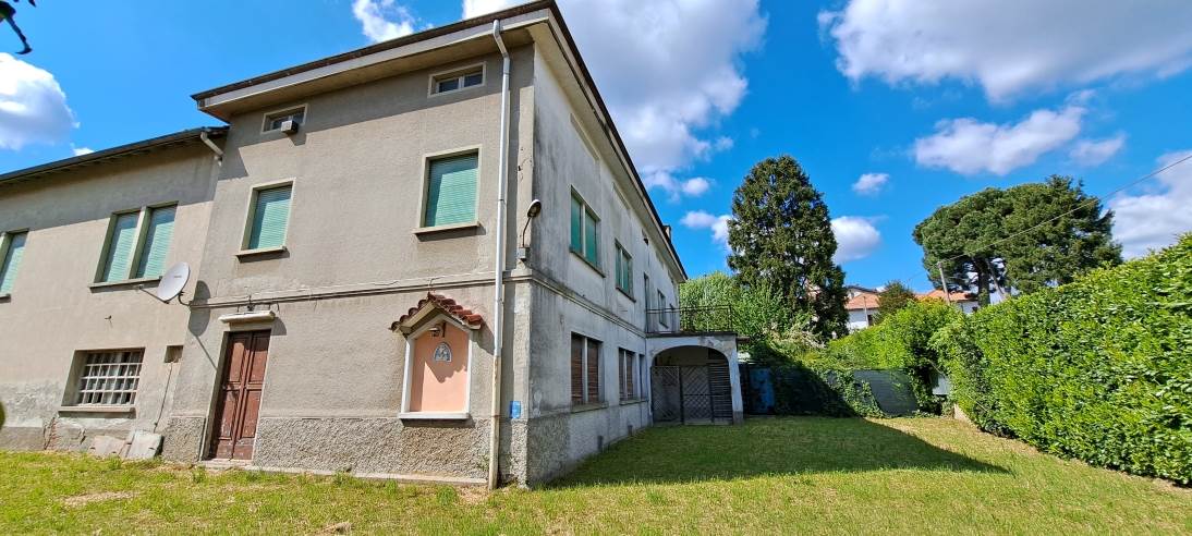 capannone industriale/artigianale con abitazione