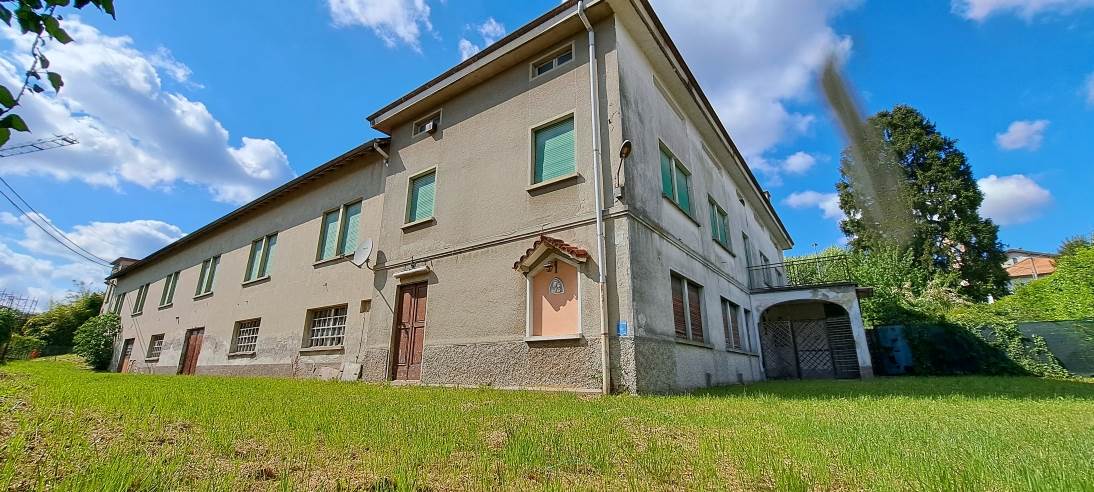 capannone industriale/artigianale con abitazione