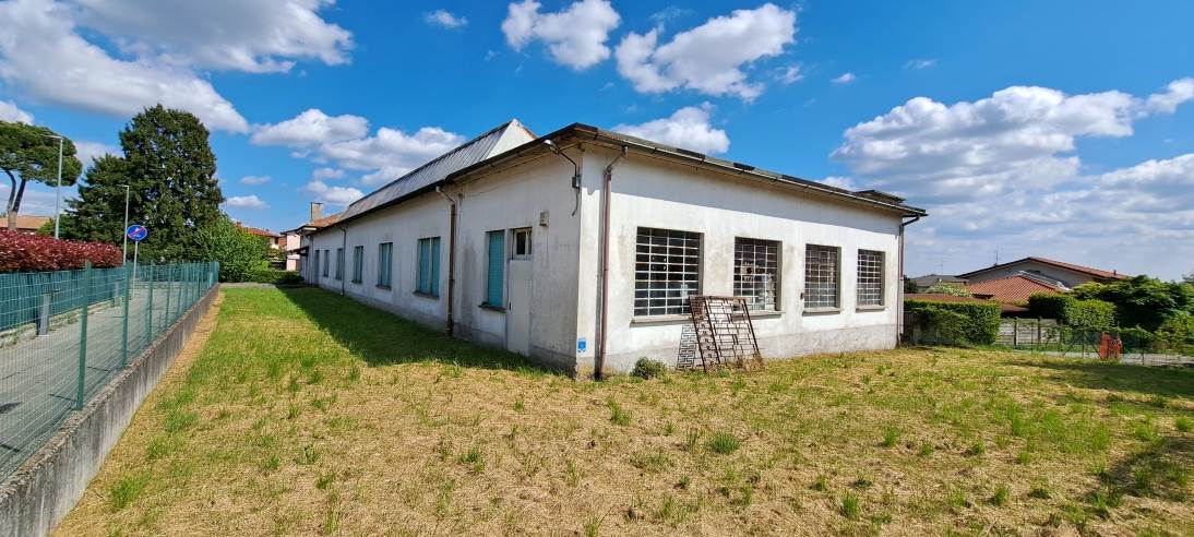 capannone industriale/artigianale con abitazione