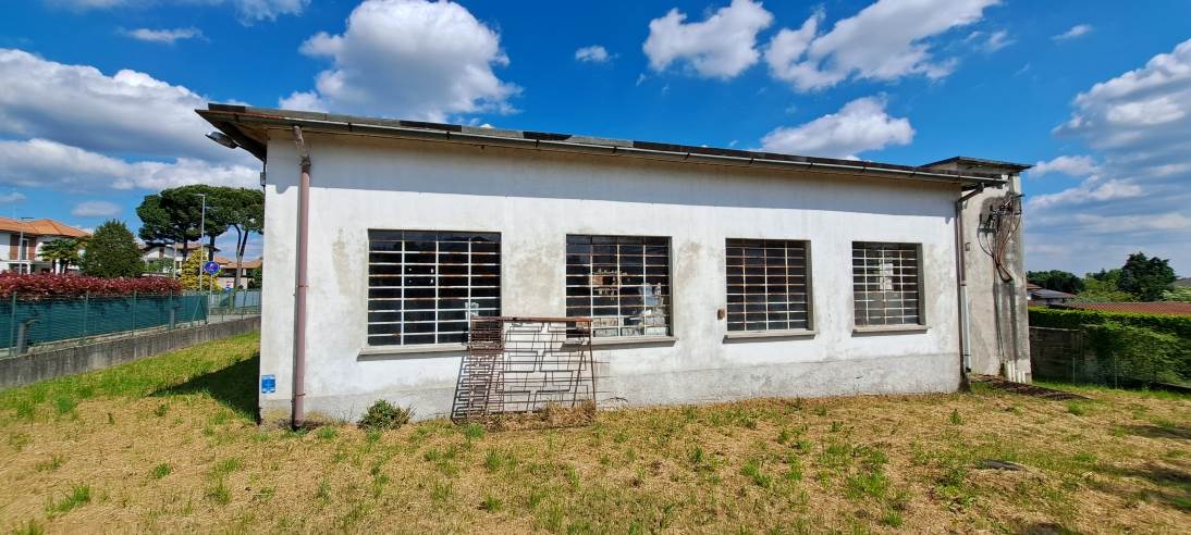 capannone industriale/artigianale con abitazione