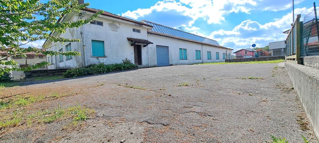 capannone industriale/artigianale con abitazione