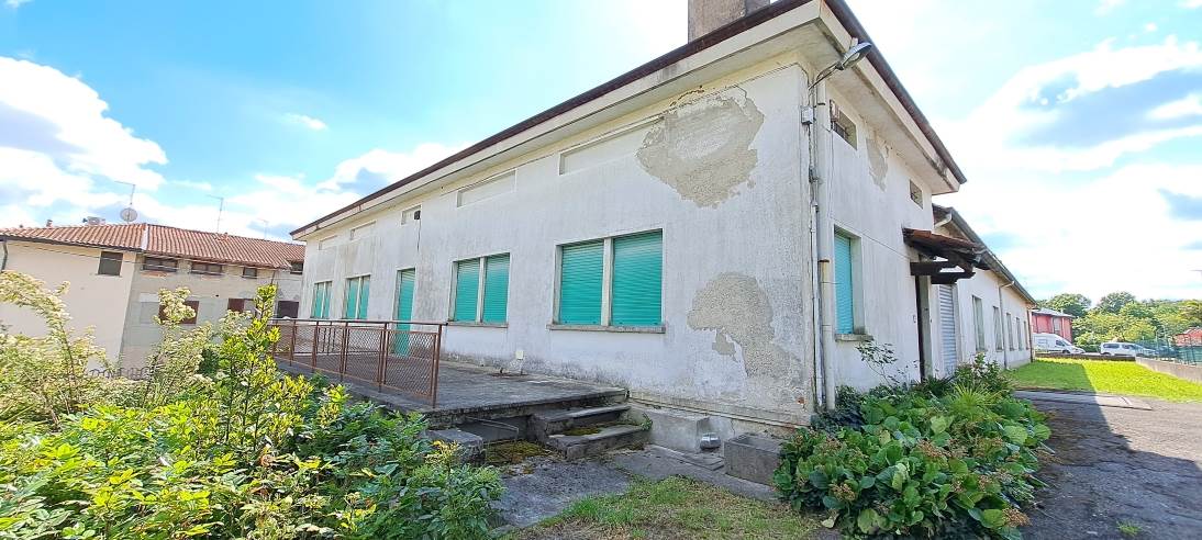 capannone industriale/artigianale con abitazione