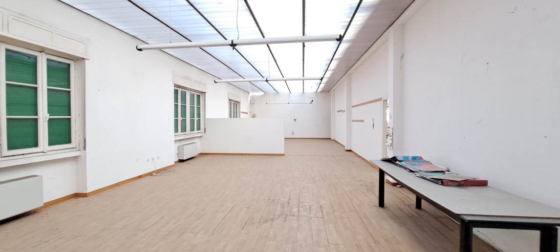 capannone industriale/artigianale con abitazione