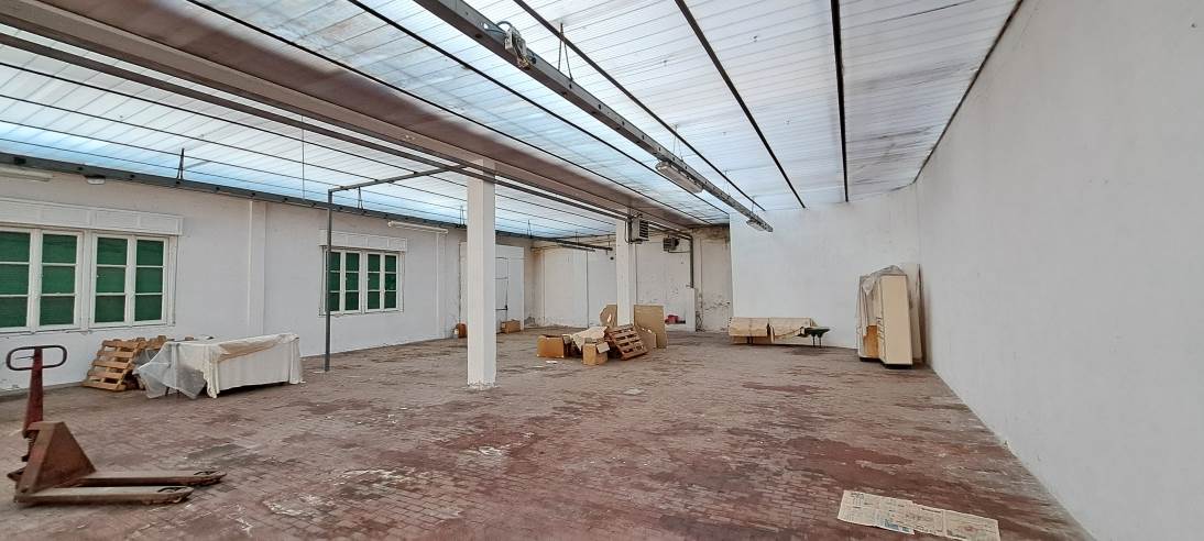 capannone industriale/artigianale con abitazione