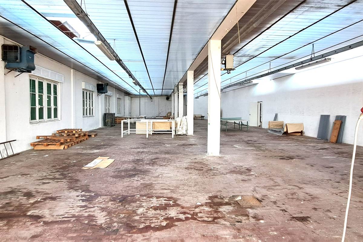 capannone industriale/artigianale con abitazione