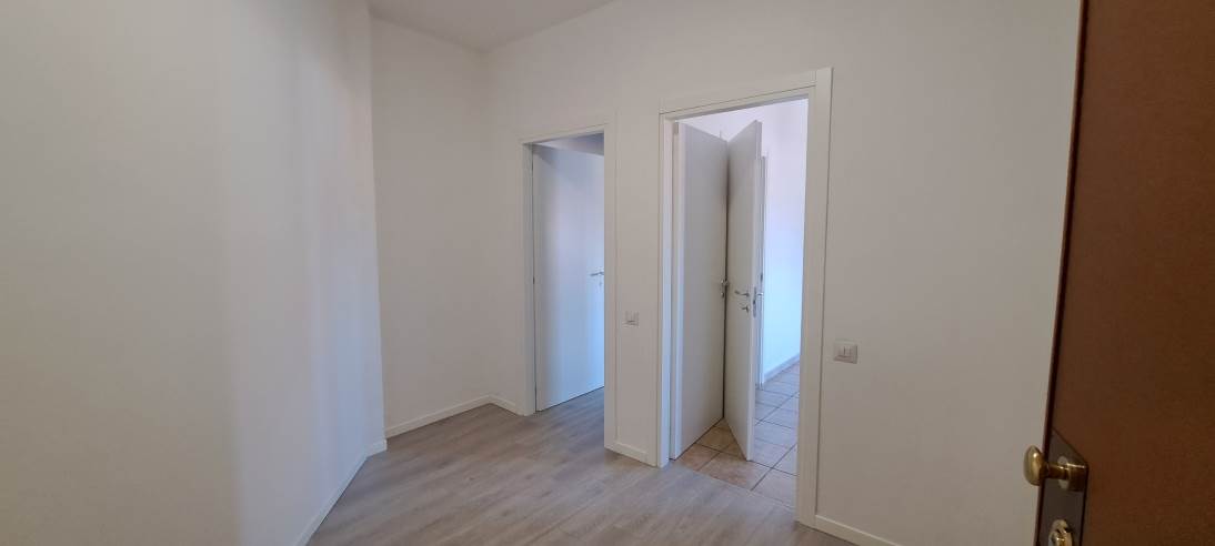 ultimo piano 3 locali e servizi