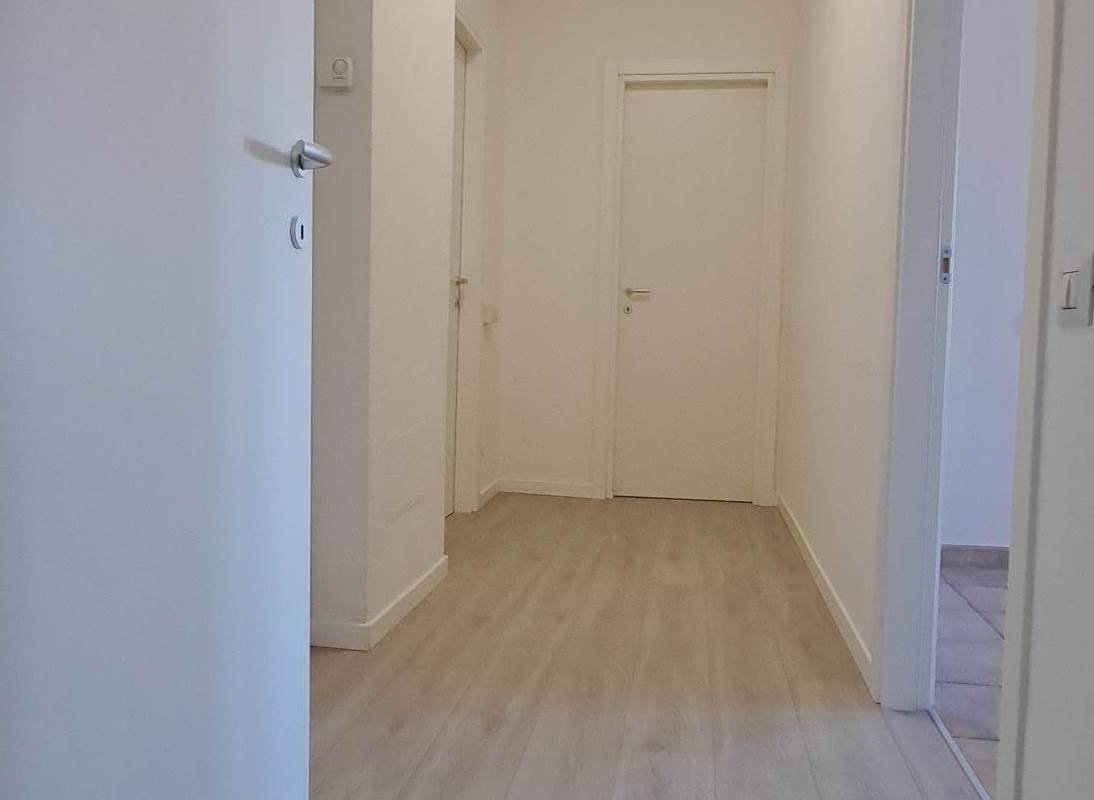 ultimo piano 3 locali e servizi