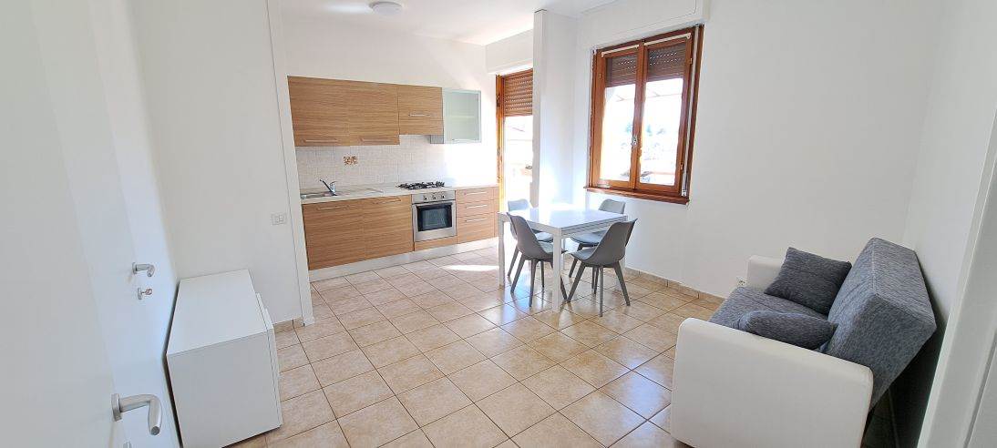 ultimo piano 3 locali e servizi