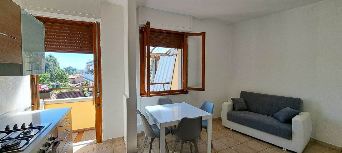 ultimo piano 3 locali e servizi