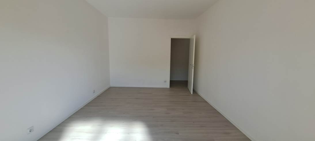 ultimo piano 3 locali e servizi