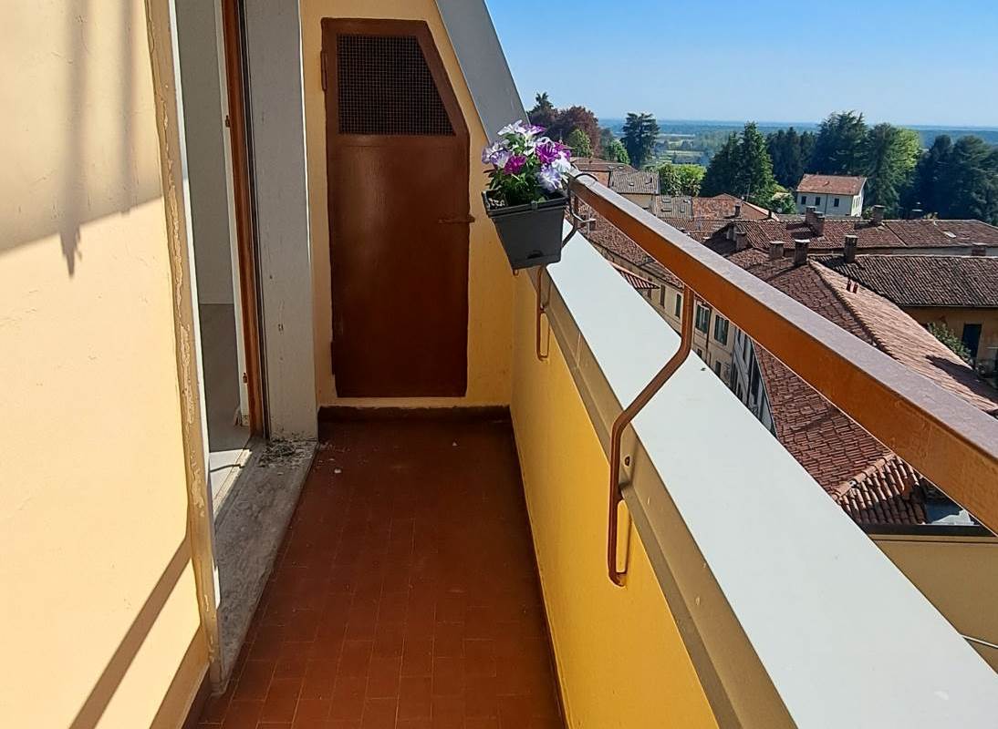 ultimo piano 3 locali e servizi