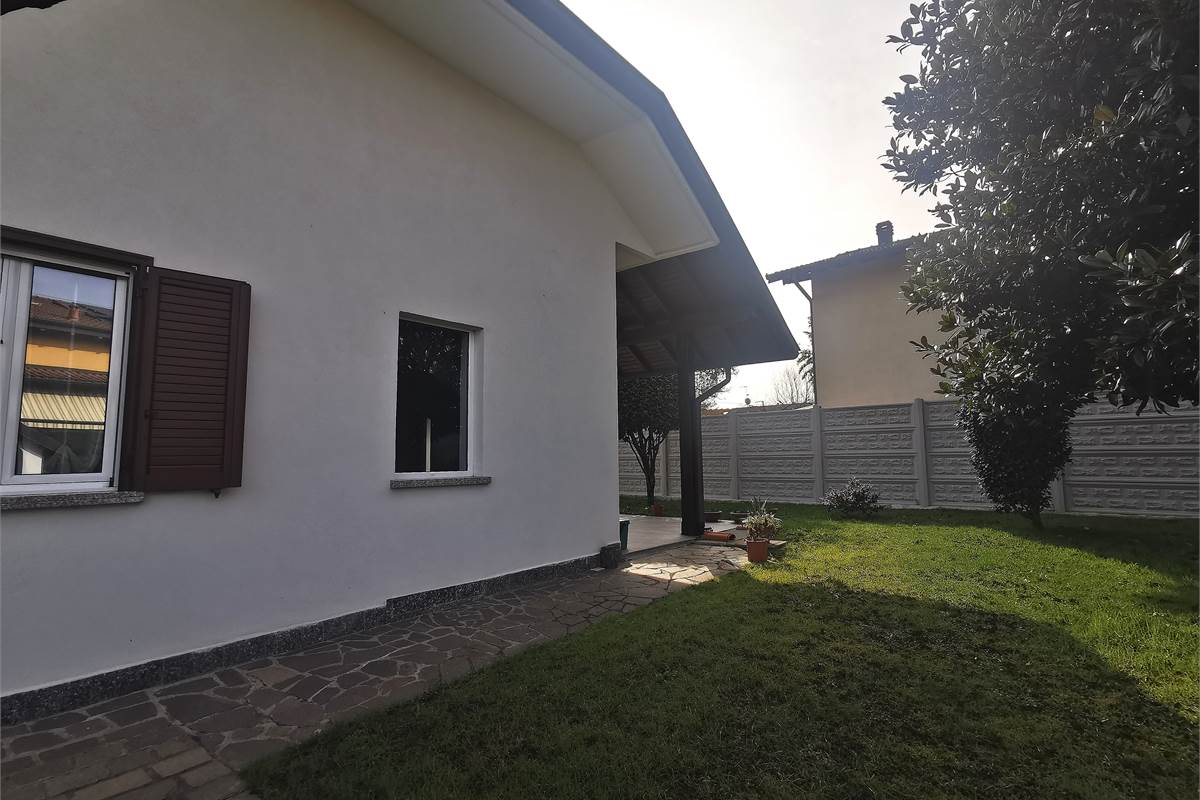 CASNATE Villa unifamiliare in Vendita 