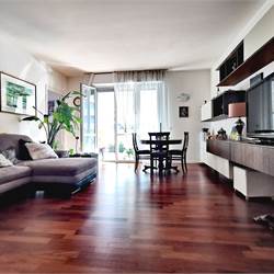 Como Sagnino splendido trilocale con terrazzo e box triplo