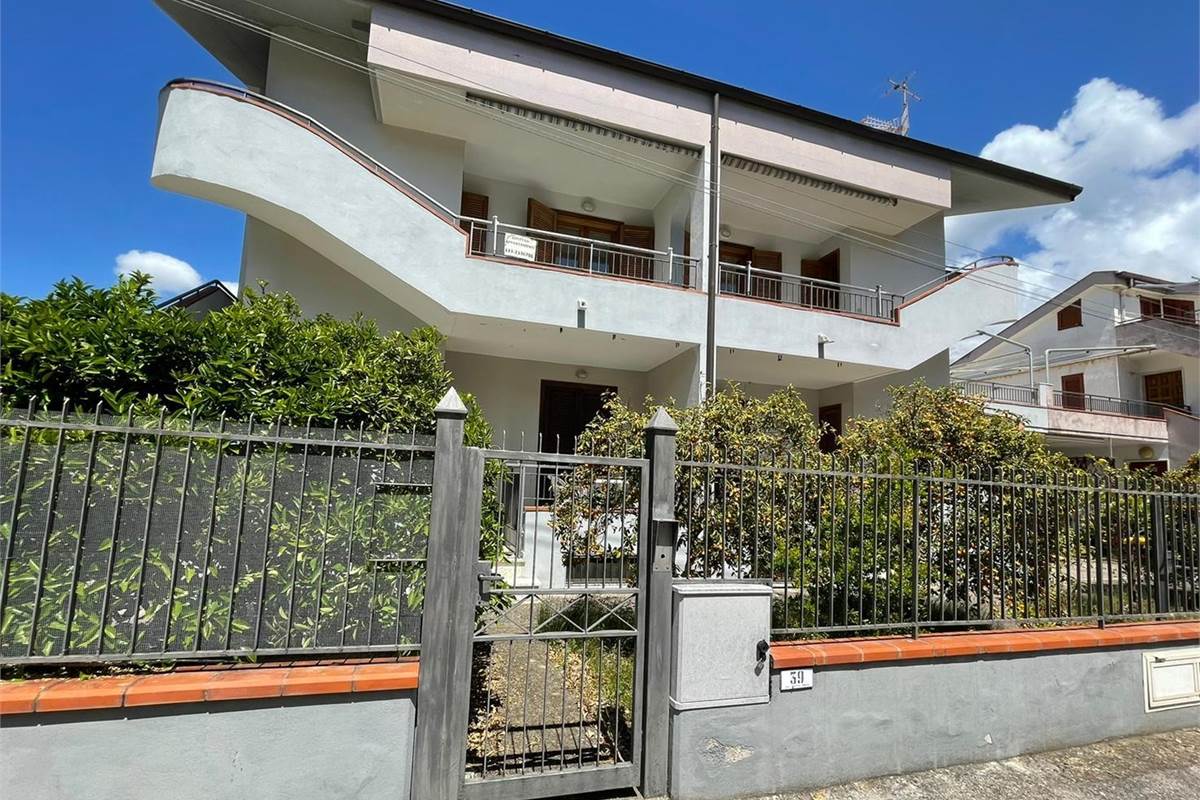 Porzione Villa In Vendita a Casal Velino