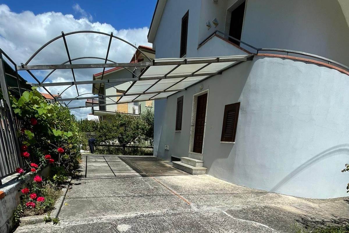 Porzione Villa In Vendita a Casal Velino