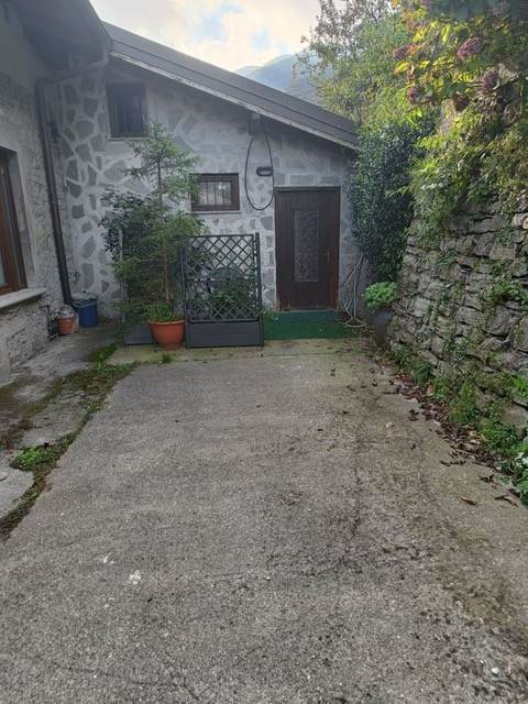 CASA INDIPENDENTE CON GIARDINO 