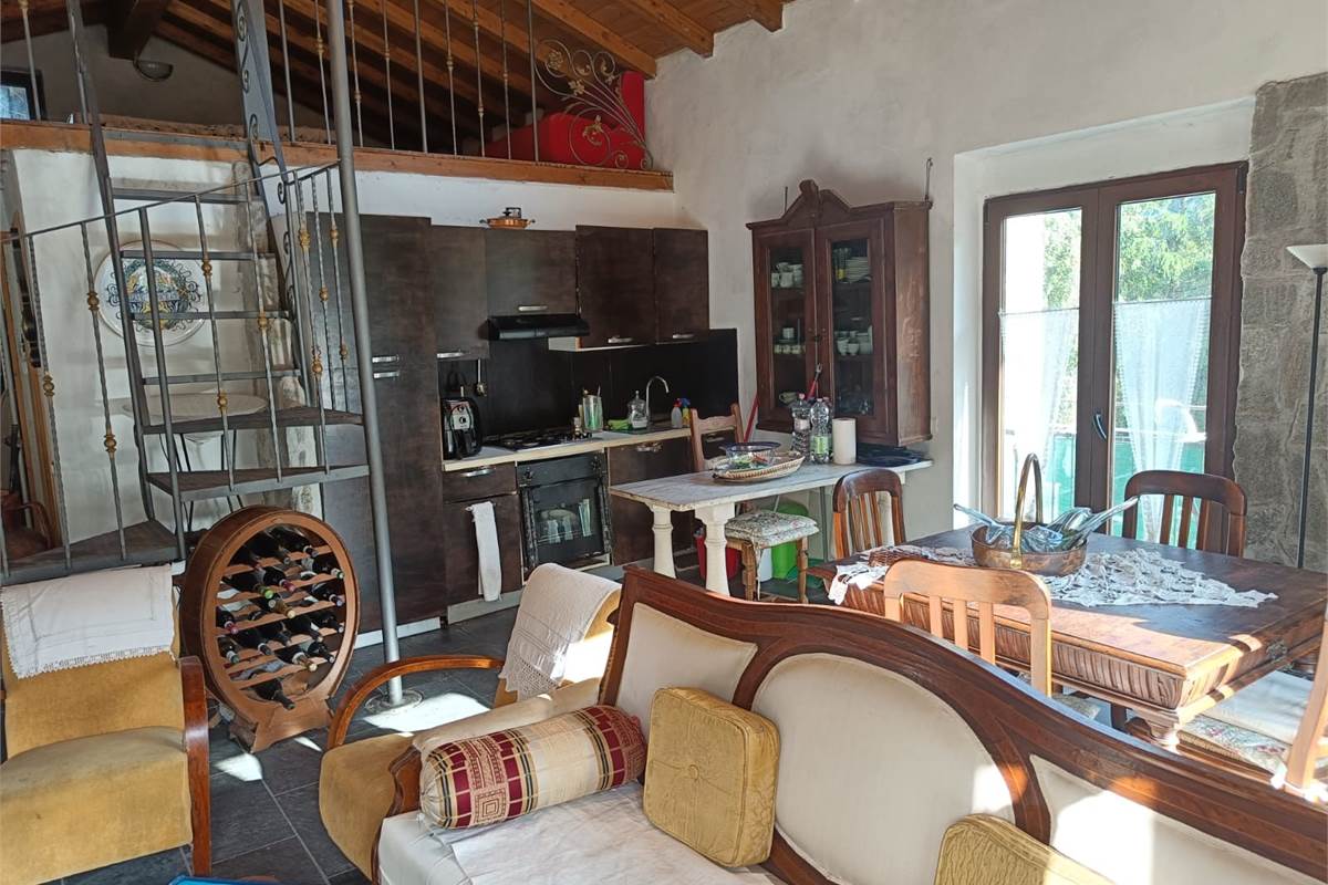 CASA INDIPENDENTE CON GIARDINO 