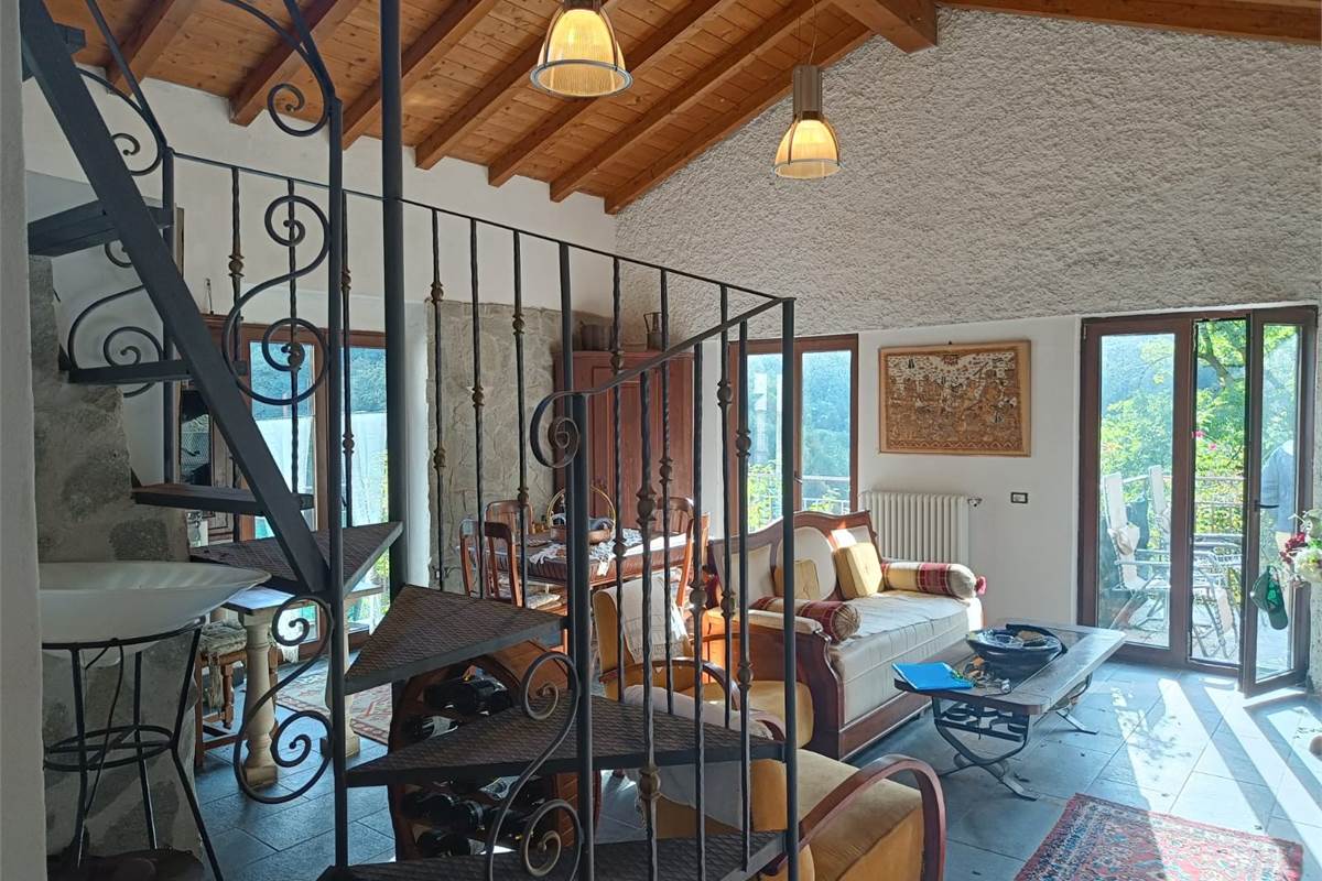 CASA INDIPENDENTE CON GIARDINO 