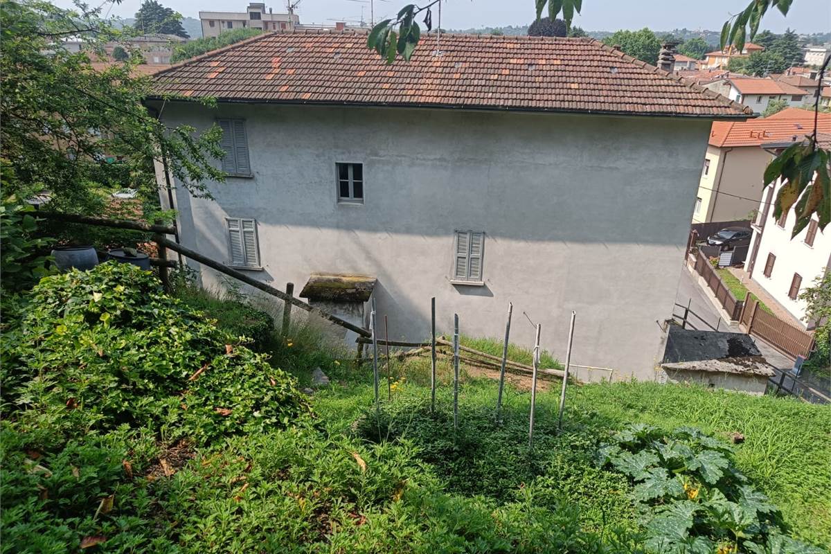 CASA SINGOLA CON GIARDINO