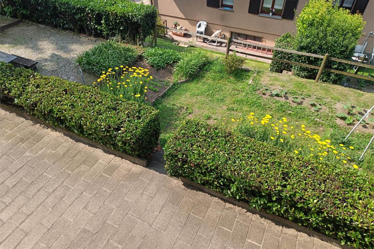 CASA SINGOLA CON GIARDINO