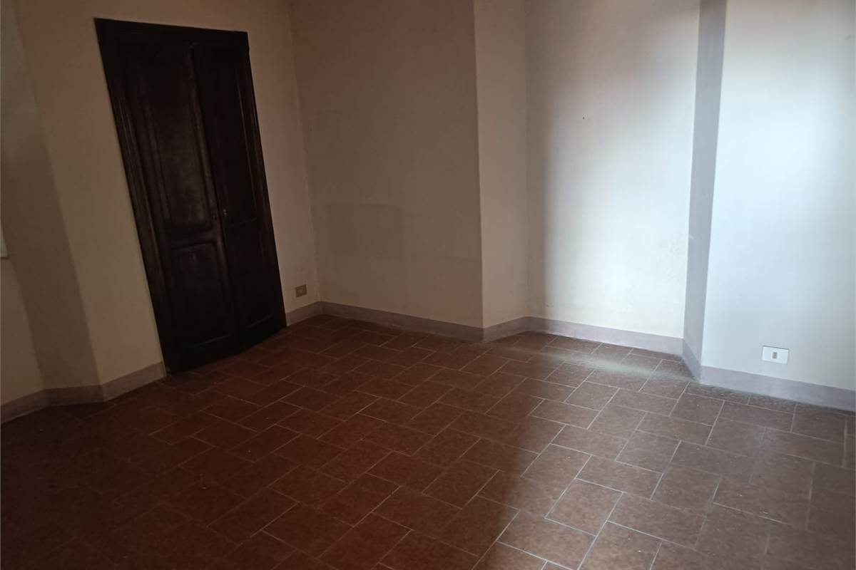 CASA SINGOLA CON GIARDINO