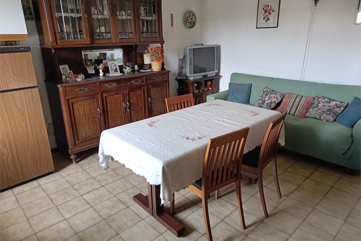 CASA SINGOLA CON GIARDINO