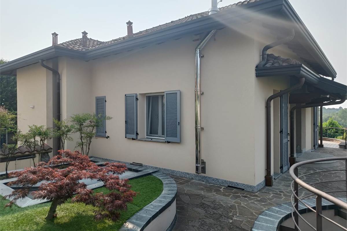 VILLA SINGOLA CON GIARDINO