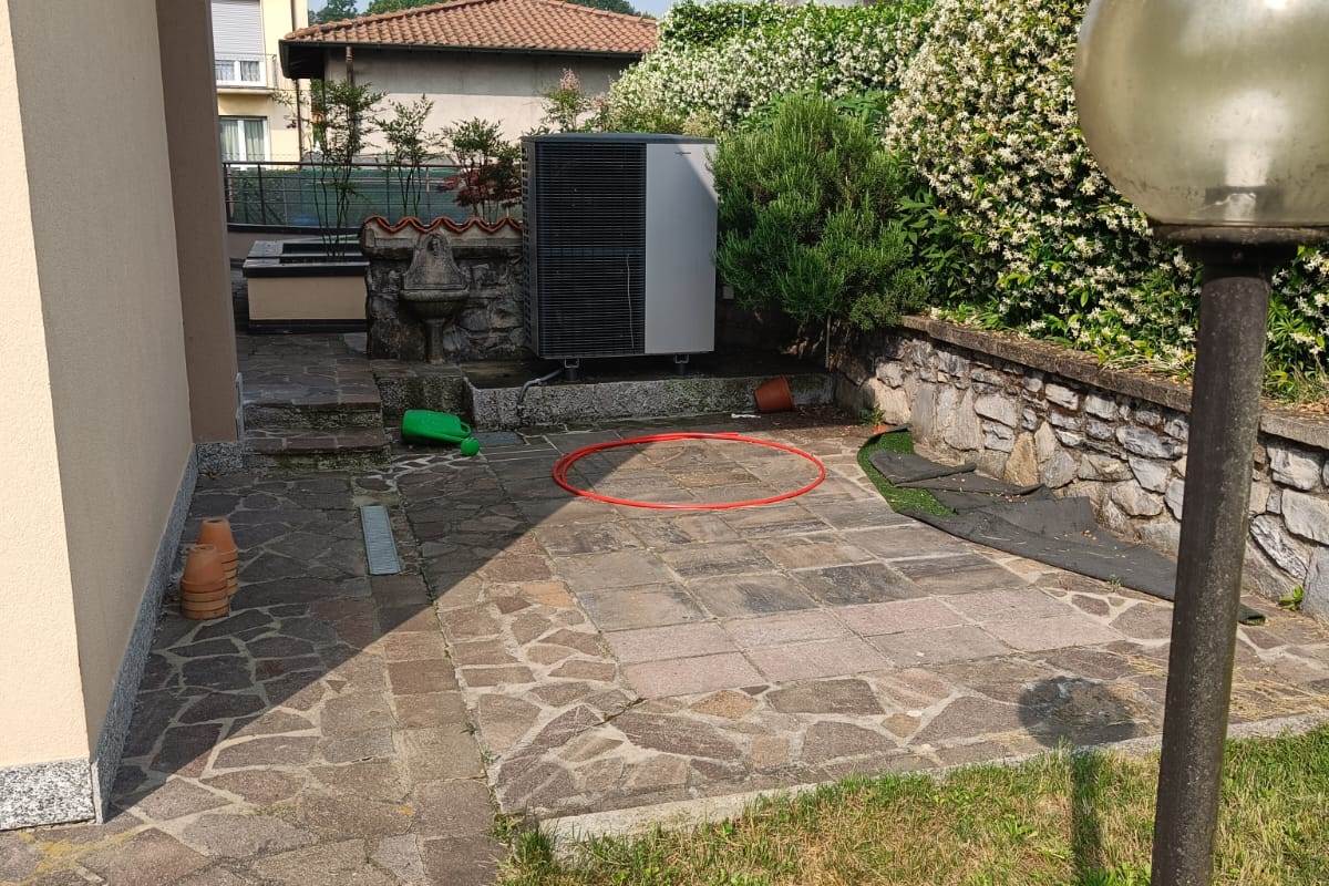 VILLA SINGOLA CON GIARDINO