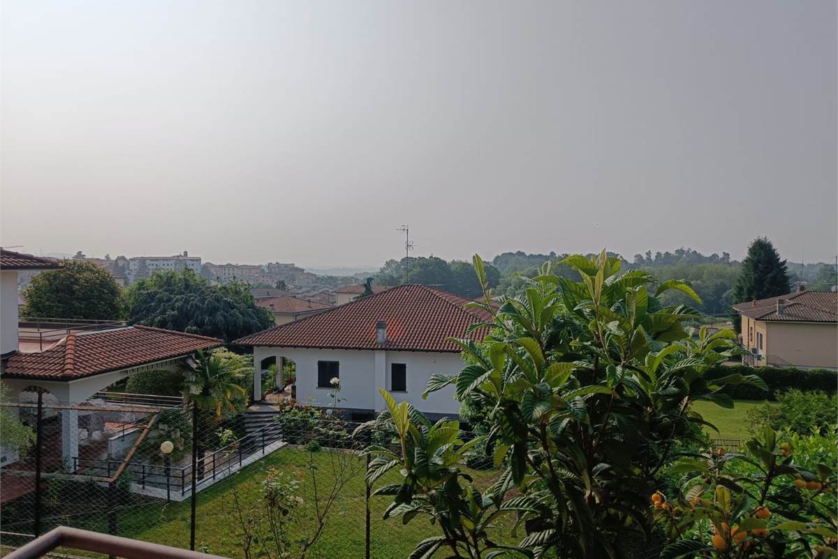 VILLA SINGOLA CON GIARDINO