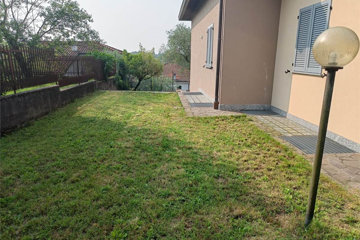 VILLA SINGOLA CON GIARDINO