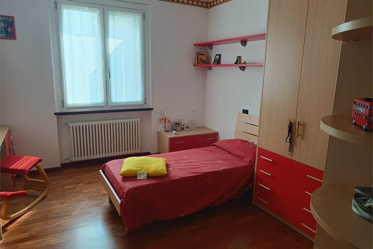 VILLA SINGOLA CON GIARDINO