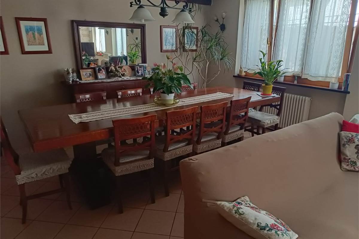 VILLA SINGOLA CON GIARDINO