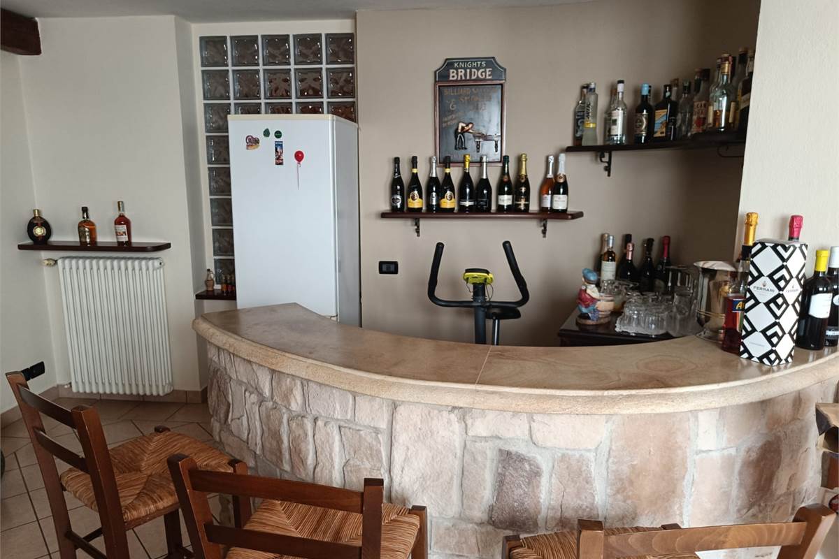 VILLA SINGOLA CON GIARDINO