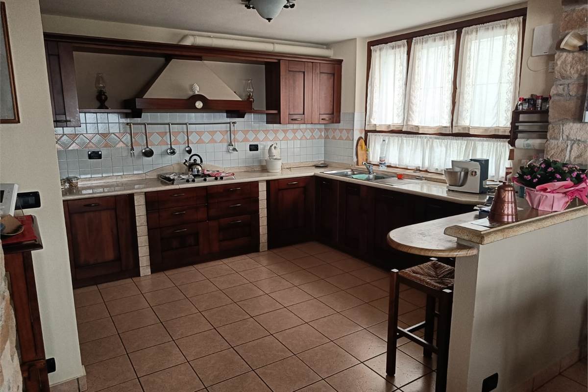 VILLA SINGOLA CON GIARDINO