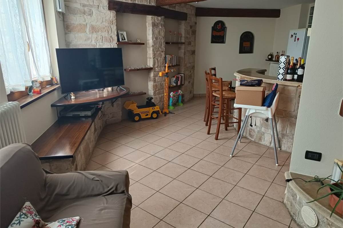 VILLA SINGOLA CON GIARDINO