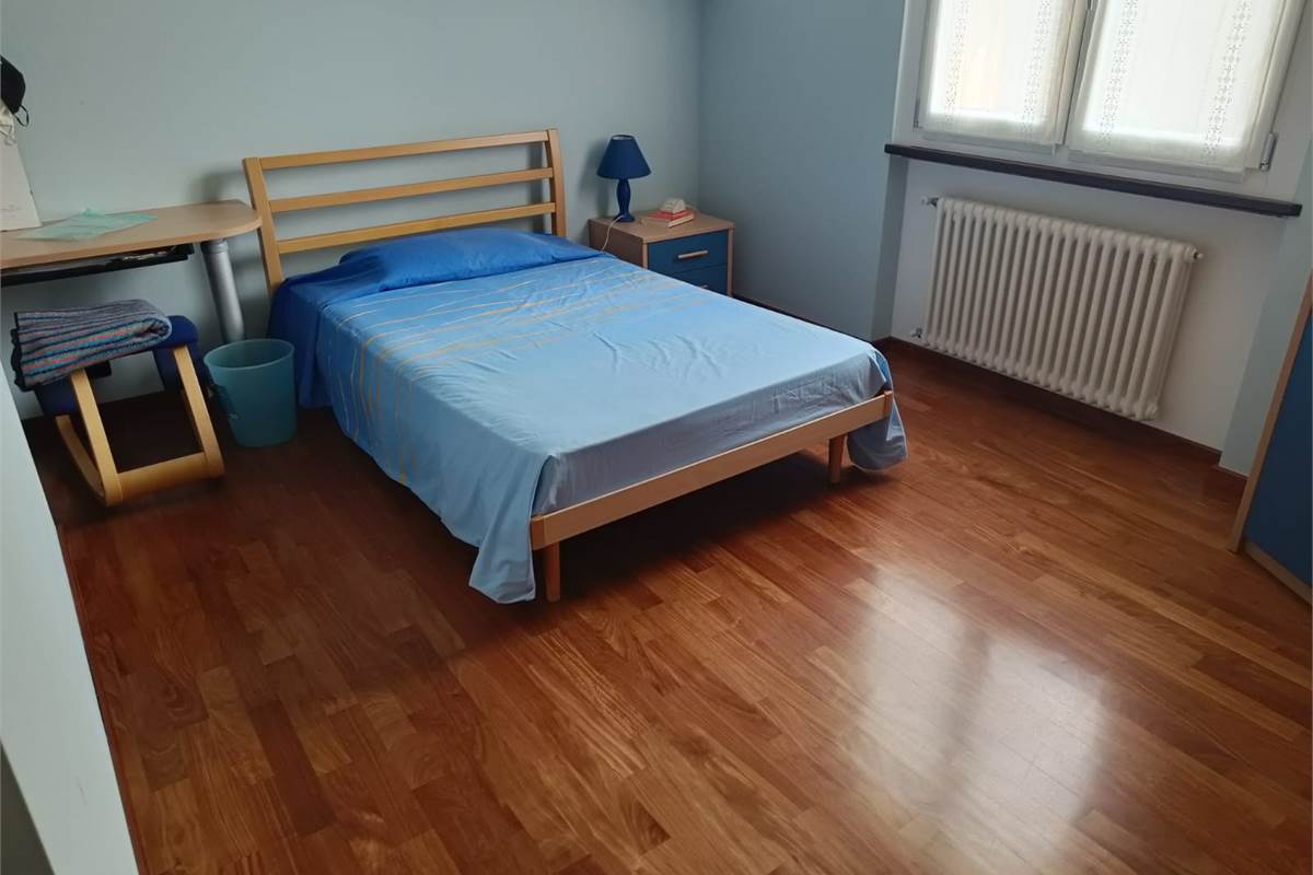 VILLA SINGOLA CON GIARDINO