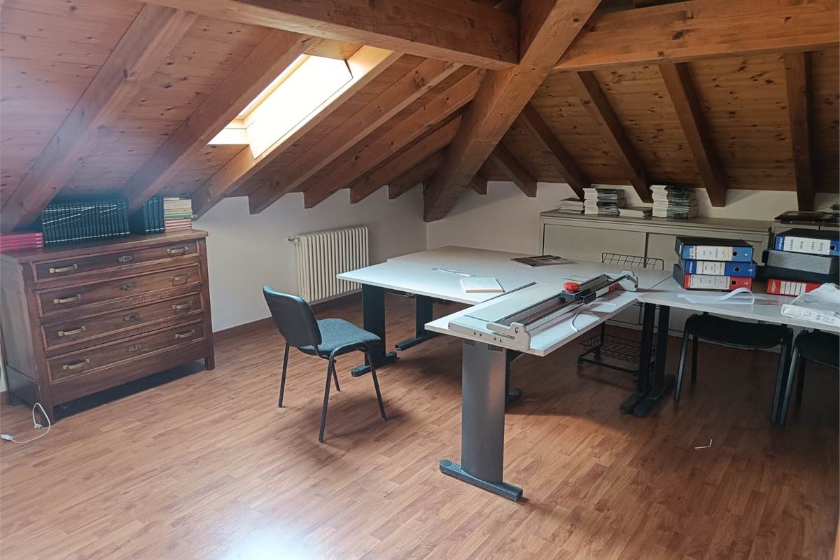 VILLA SINGOLA CON GIARDINO