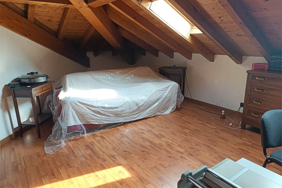 VILLA SINGOLA CON GIARDINO