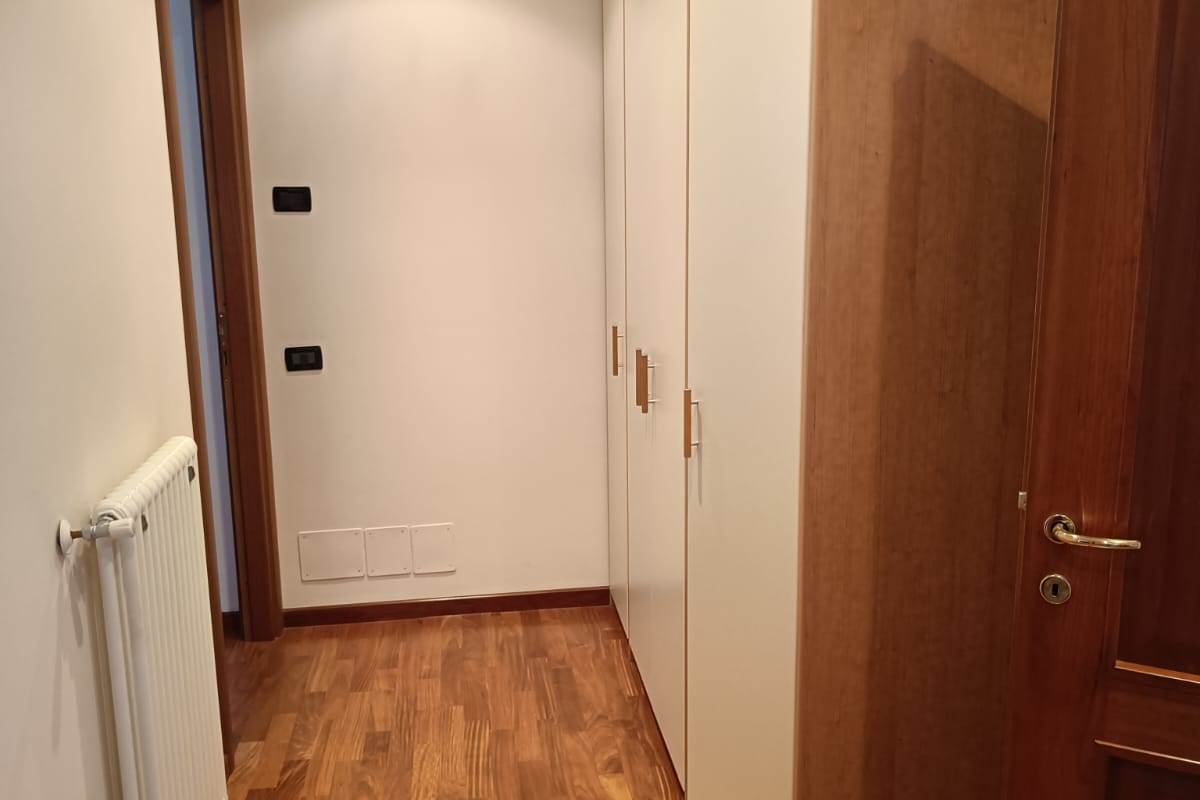 VILLA SINGOLA CON GIARDINO