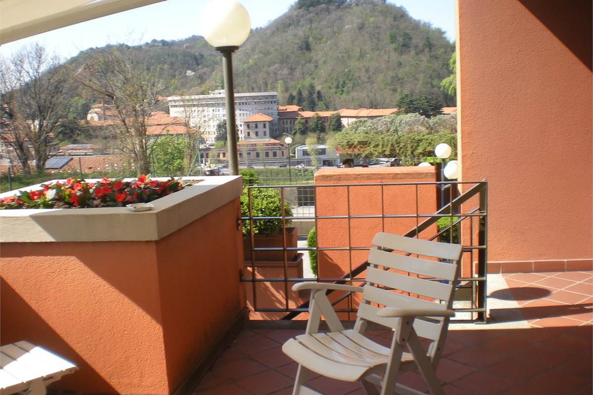 VILLA A SCHIERA DI TESTA