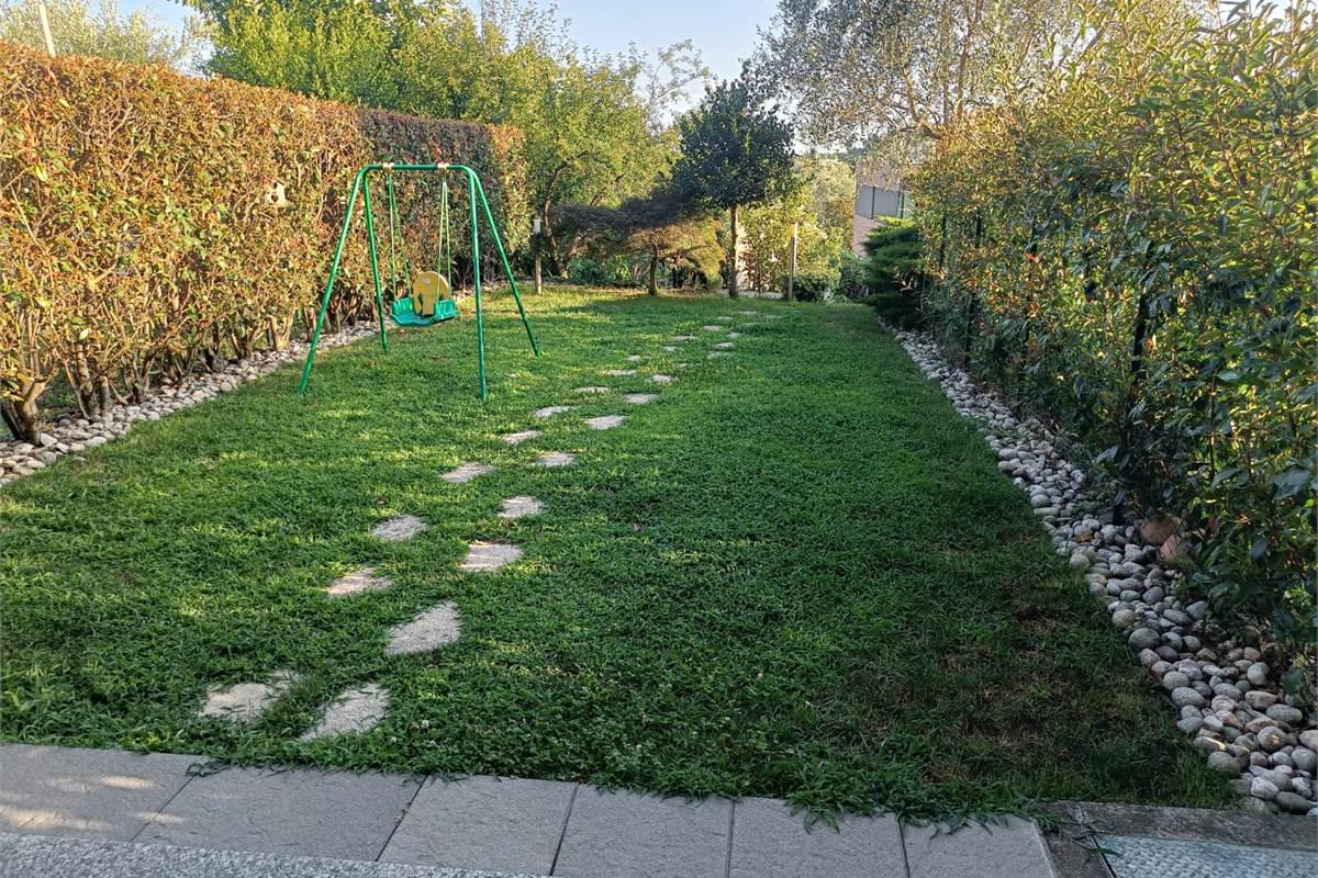 VILLA A SCHIERA