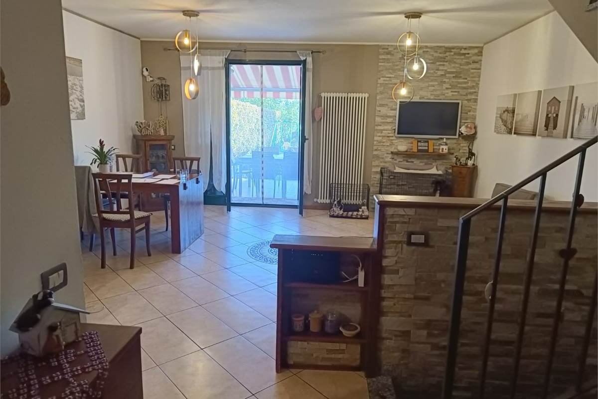 VILLA A SCHIERA