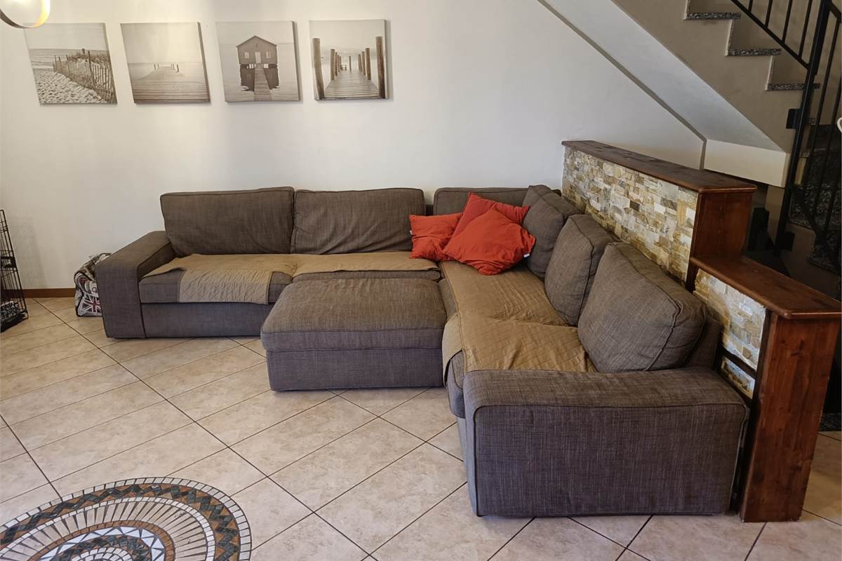 VILLA A SCHIERA