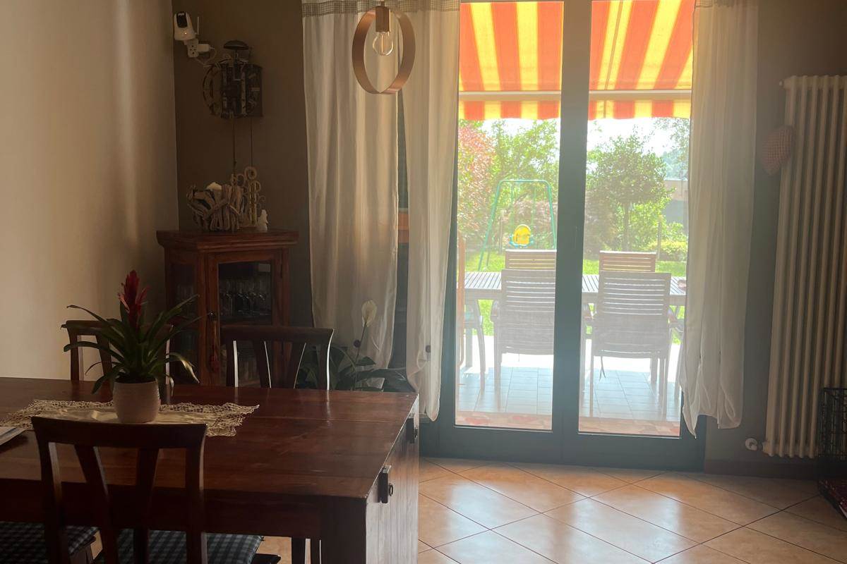 VILLA A SCHIERA