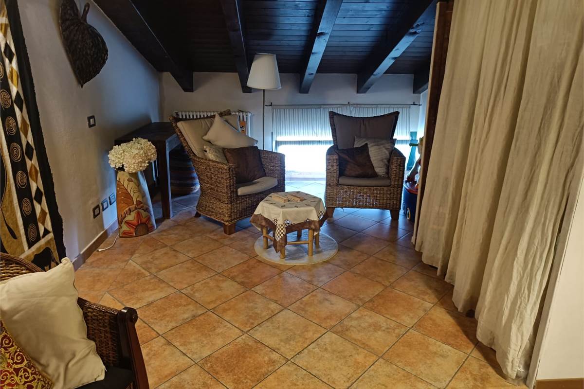 VILLA A SCHIERA