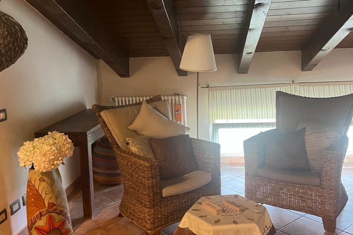 VILLA A SCHIERA