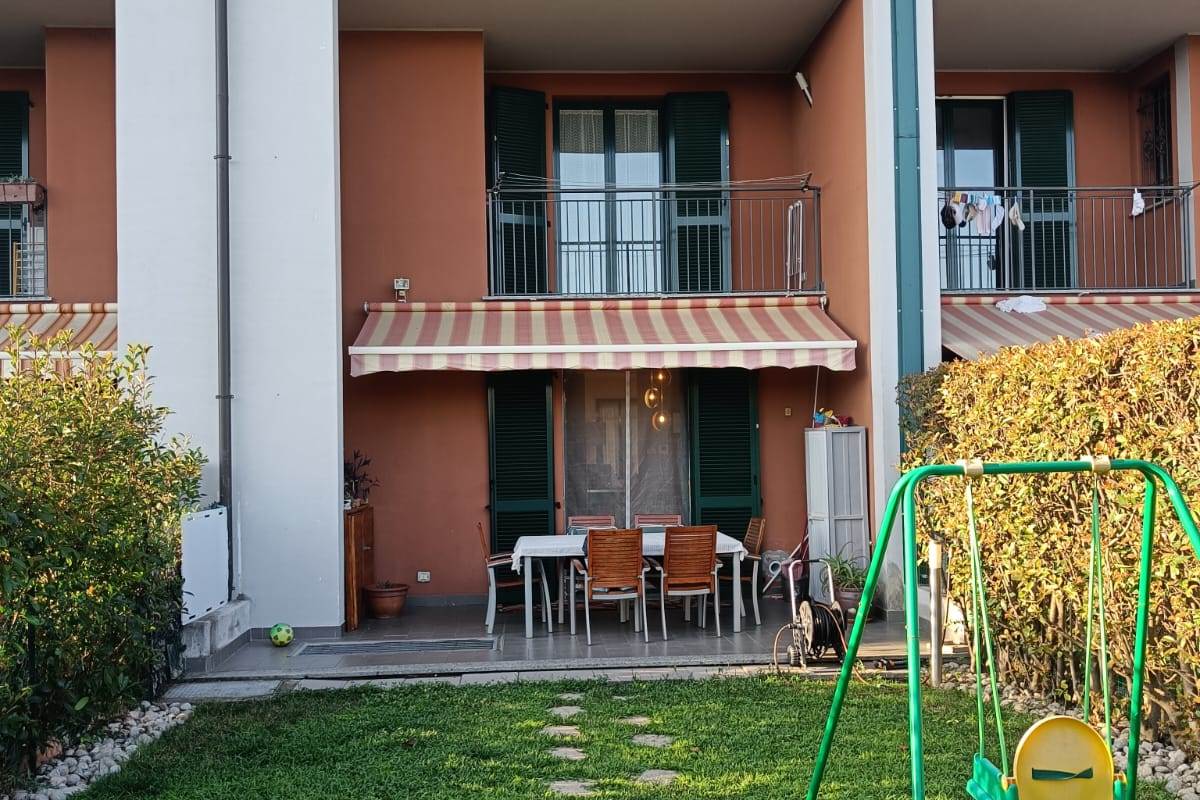 VILLA A SCHIERA